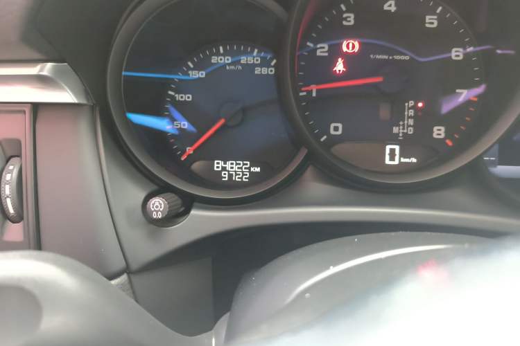 Used Porsche Macan 2020 Macan 2.0T Odometer Close Up