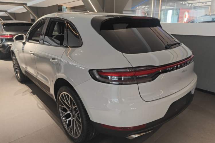 Used Porsche Macan 2020 Macan 2.0T Rear Left 45 Deg