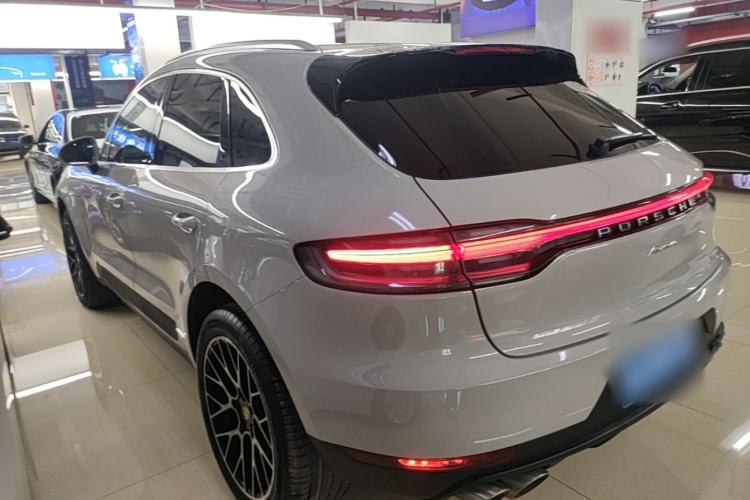 Used Porsche Macan 2020 Macan 2.0T Rear Left 45 Deg