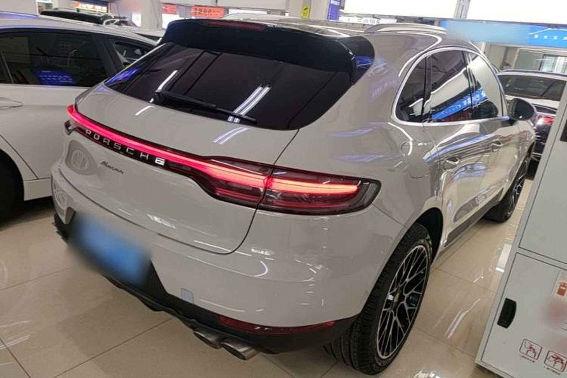 Used Porsche Macan 2020 Macan 2.0T Rear Right 45 Deg
