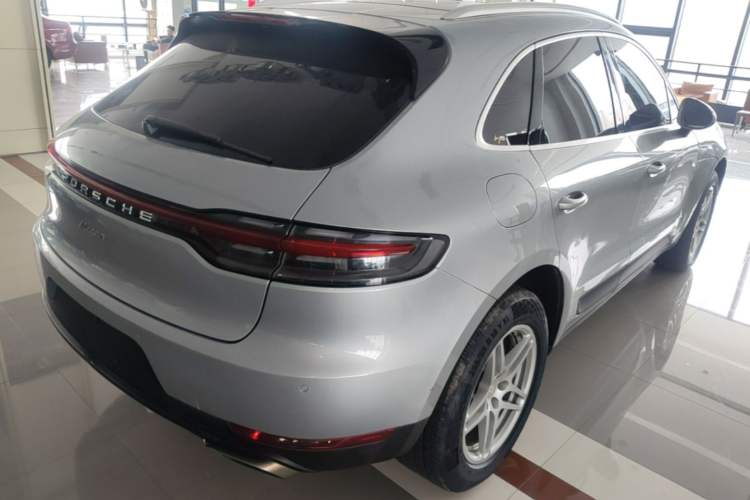 Used Porsche Macan 2020 Macan 2.0T Rear Right 45 Deg