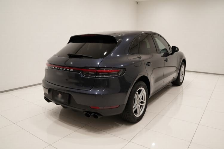 Used Porsche Macan 2020 Macan 2.0T Rear Right 45 Deg