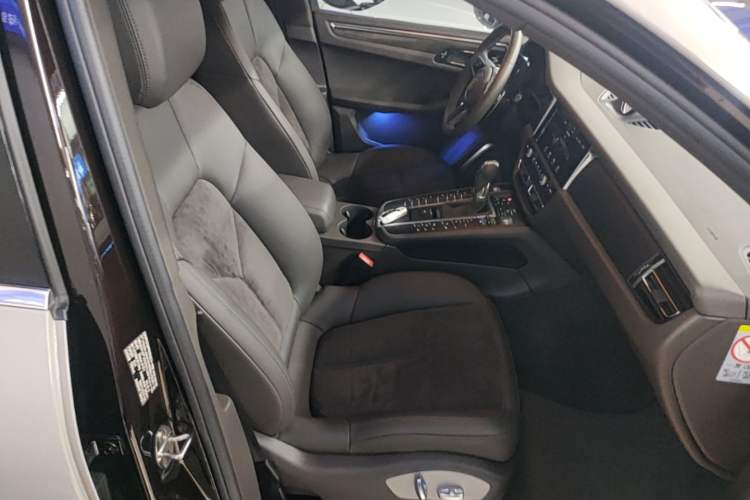 Used Porsche Macan 2020 Macan 2.0T Right Front Seat