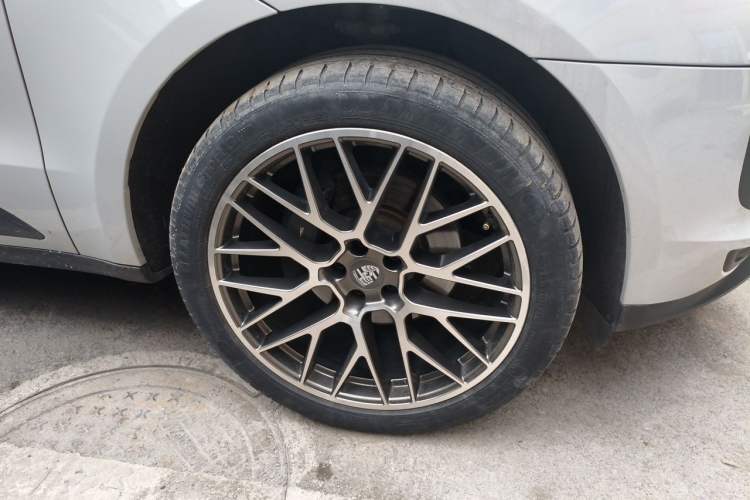 Used Porsche Macan 2020 Macan 2.0T Right Front Wheel Hub