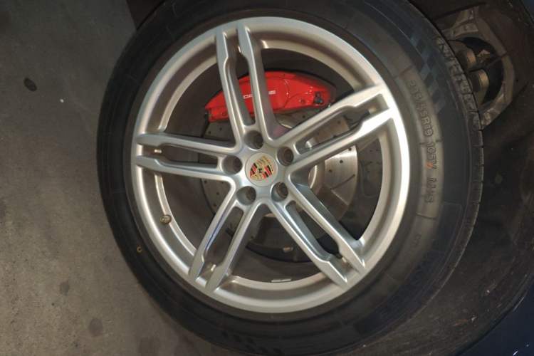 Used Porsche Macan 2020 Macan 2.0T Right Front Wheel Hub