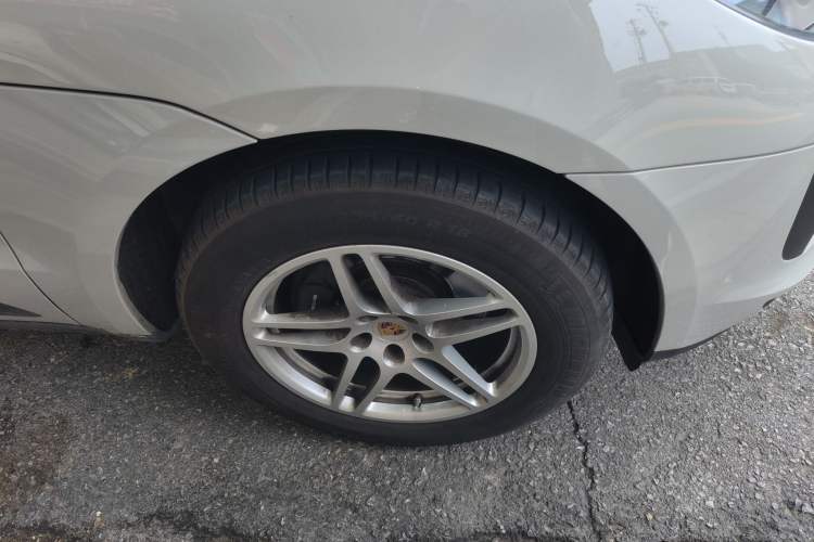 Used Porsche Macan 2020 Macan 2.0T Right Front Wheel Hub