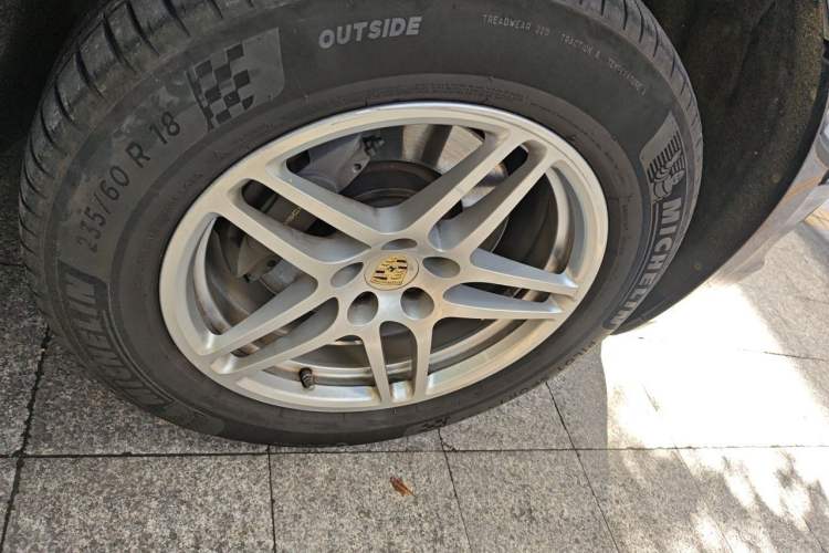 Used Porsche Macan 2020 Macan 2.0T Right Front Wheel Hub
