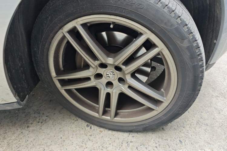 Used Porsche Macan 2020 Macan 2.0T Right Front Wheel Hub