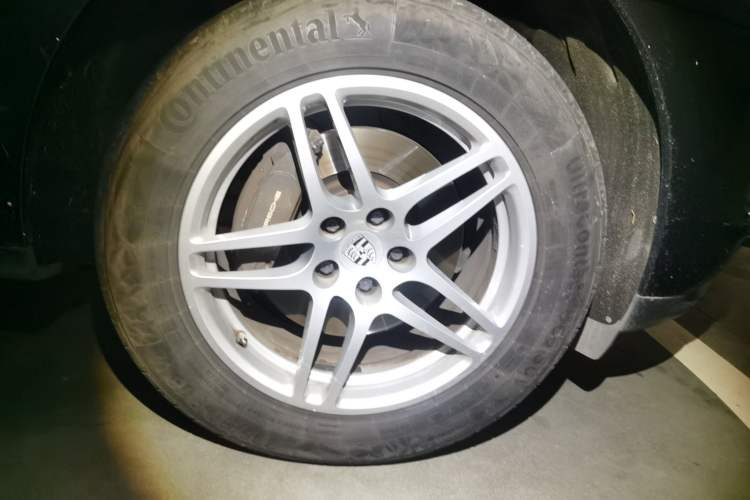 Used Porsche Macan 2020 Macan 2.0T Right Front Wheel Hub