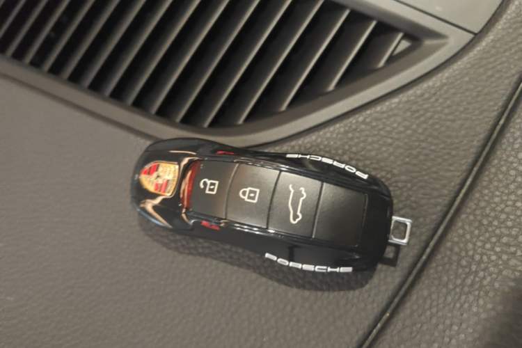 Used Porsche Macan 2020 Macan 2.0T Vehicle Key