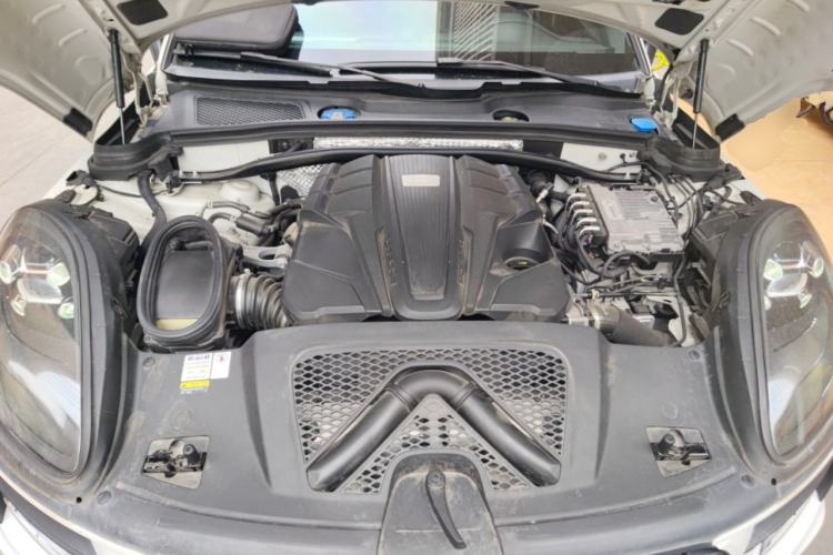 Used Porsche Macan 2020 Macan S 3.0T Engine Bay