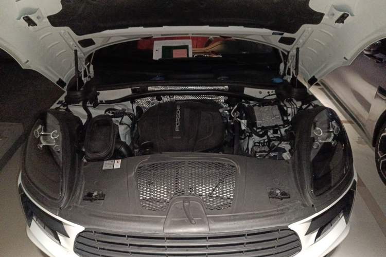 Used Porsche Macan 2020 Macan 2.0T Engine Bay