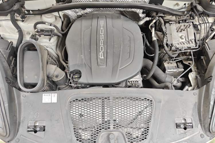 Used Porsche Macan 2020 Macan 2.0T Engine Bay