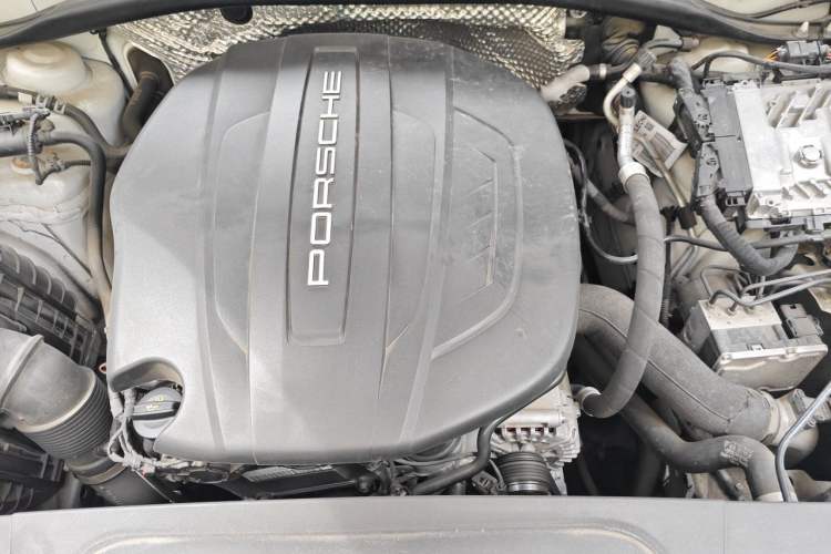 Used Porsche Macan 2020 Macan 2.0T Engine Bay