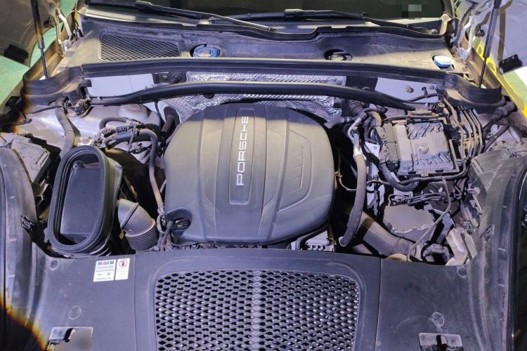 Used Porsche Macan 2020 Macan 2.0T Engine Bay