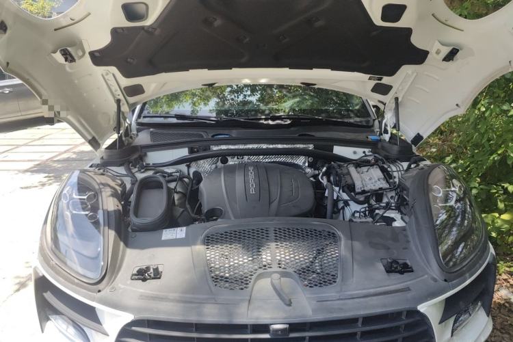 Used Porsche Macan 2020 Macan 2.0T Engine Bay