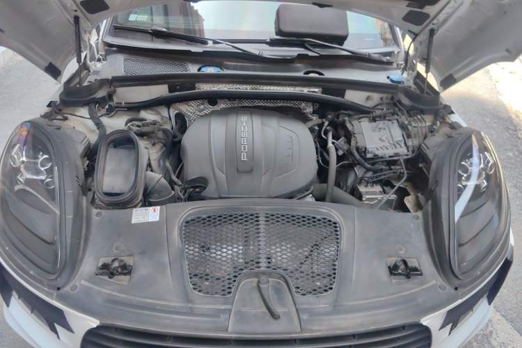 Used Porsche Macan 2020 Macan 2.0T Engine Bay