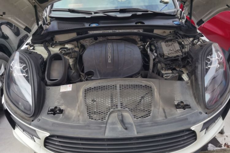 Used Porsche Macan 2020 Macan 2.0T Engine Bay