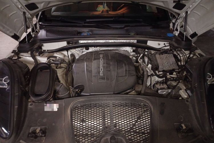 Used Porsche Macan 2020 Macan 2.0T Engine Bay