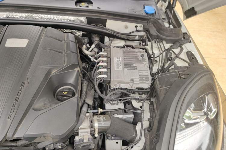 Used Porsche Macan 2020 Macan S 3.0T Engine Bay Left