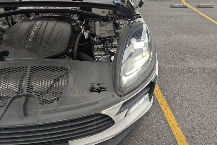 Used Porsche Macan 2020 Macan 2.0T Engine Bay Left