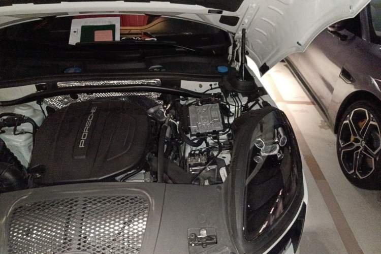 Used Porsche Macan 2020 Macan 2.0T Engine Bay Left