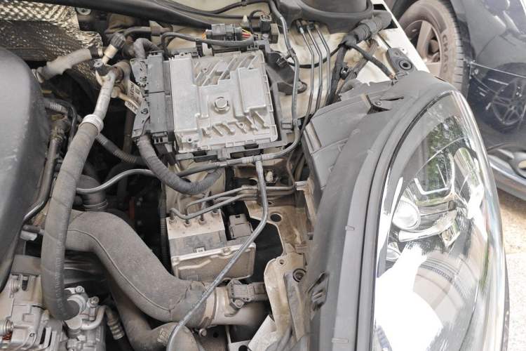 Used Porsche Macan 2020 Macan 2.0T Engine Bay Left