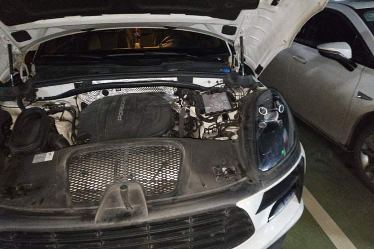 Used Porsche Macan 2020 Macan 2.0T Engine Bay Left