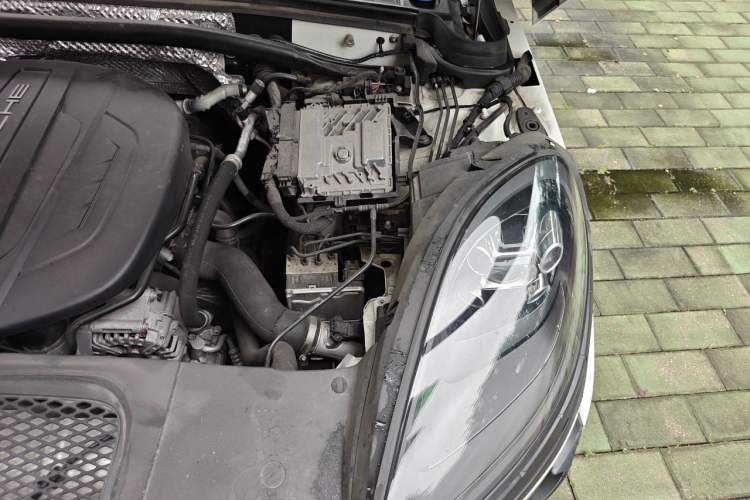 Used Porsche Macan 2020 Macan 2.0T Engine Bay Left