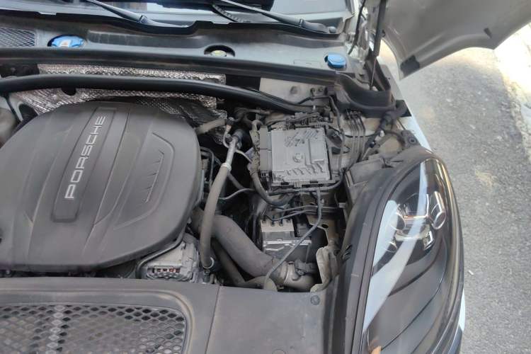 Used Porsche Macan 2020 Macan 2.0T Engine Bay Left