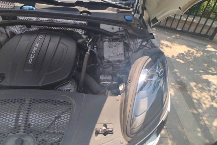 Used Porsche Macan 2020 Macan 2.0T Engine Bay Left
