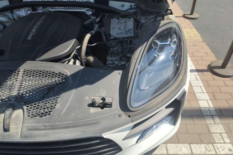 Used Porsche Macan 2020 Macan 2.0T Engine Bay Left