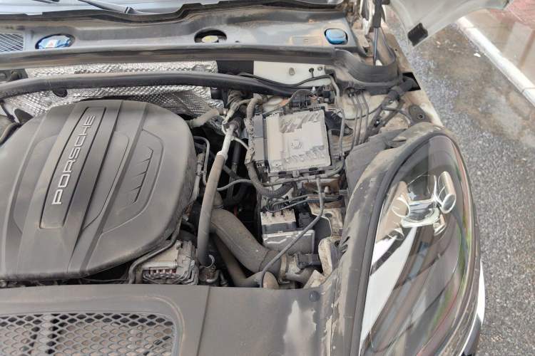 Used Porsche Macan 2020 Macan 2.0T Engine Bay Left