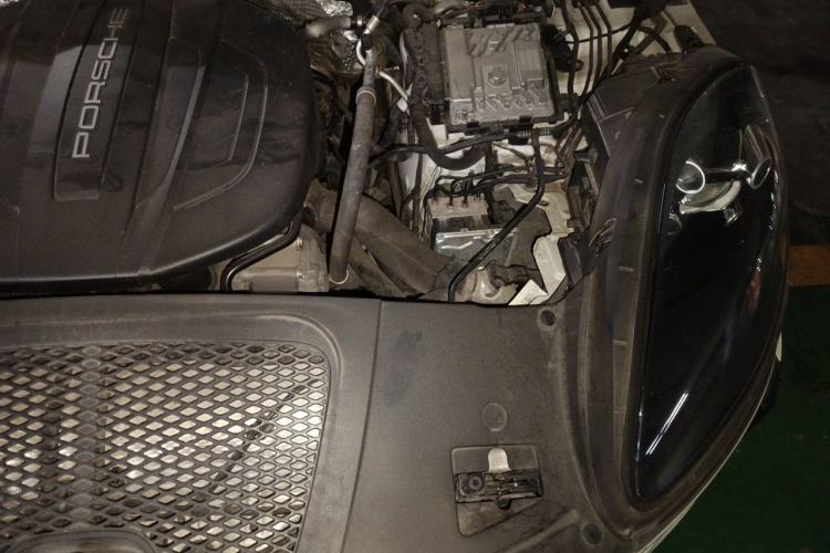 Used Porsche Macan 2020 Macan 2.0T Engine Bay Left