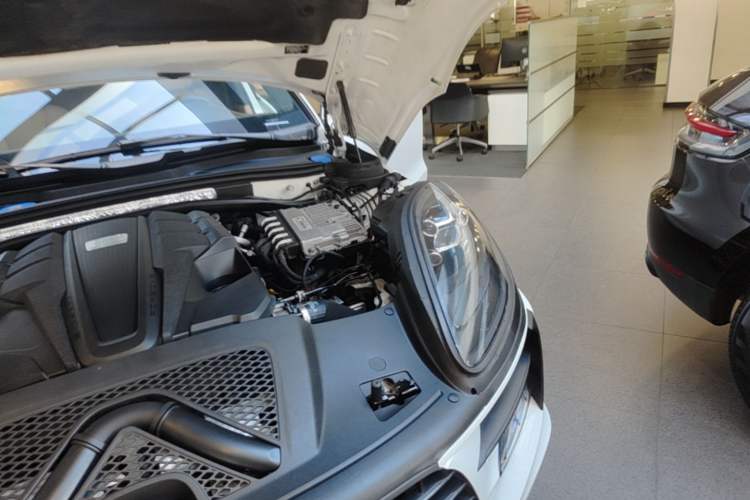 Used Porsche Macan 2020 Macan S 3.0T Engine Bay Left