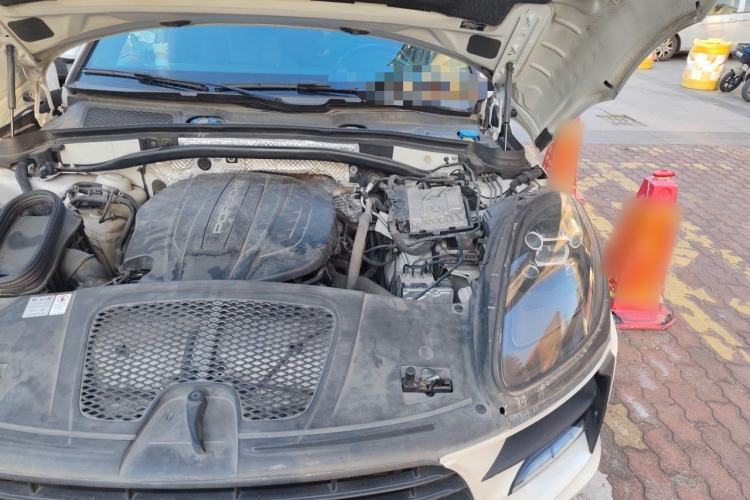 Used Porsche Macan 2020 Macan 2.0T Engine Bay Left