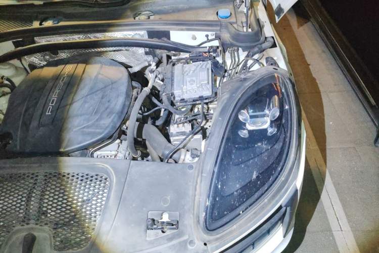 Used Porsche Macan 2020 Macan 2.0T Engine Bay Left