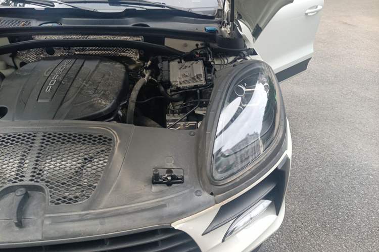 Used Porsche Macan 2020 Macan 2.0T Engine Bay Left