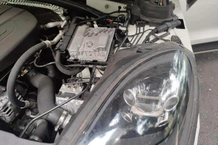Used Porsche Macan 2020 Macan 2.0T Engine Bay Left