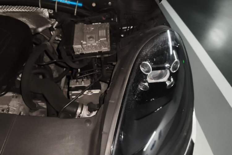 Used Porsche Macan 2020 Macan 2.0T Engine Bay Left