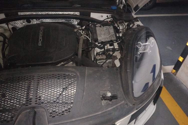 Used Porsche Macan 2020 Macan 2.0T Engine Bay Left