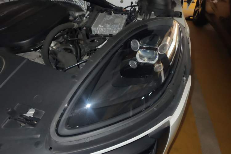 Used Porsche Macan 2020 Macan 2.0T Engine Bay Left