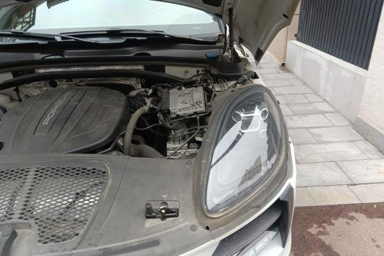 Used Porsche Macan 2020 Macan 2.0T Engine Bay Left