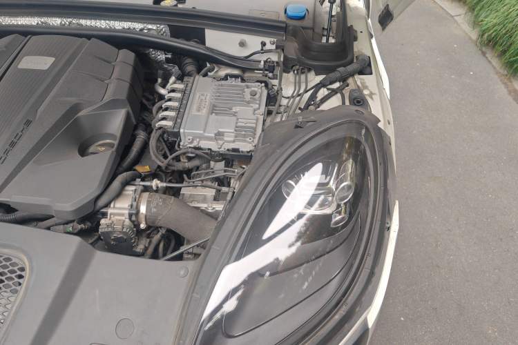 Used Porsche Macan 2020 Macan S 3.0T Engine Bay Left