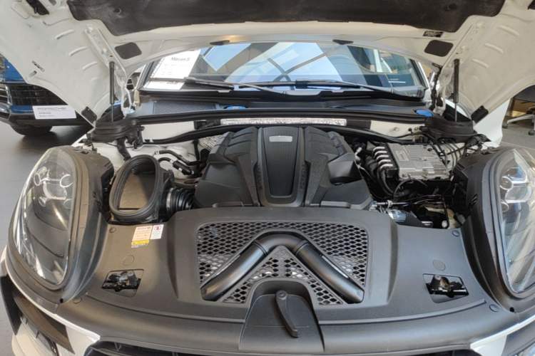 Used Porsche Macan 2020 Macan S 3.0T Engine Bay