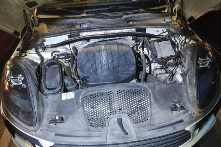 Used Porsche Macan 2020 Macan 2.0T Engine Bay