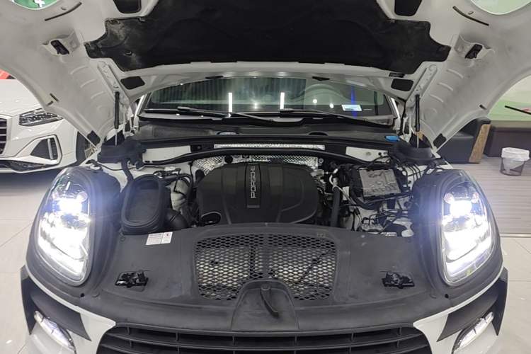 Used Porsche Macan 2020 Macan 2.0T Engine Bay