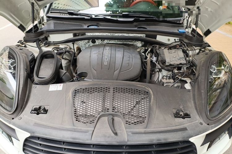 Used Porsche Macan 2020 Macan 2.0T Engine Bay