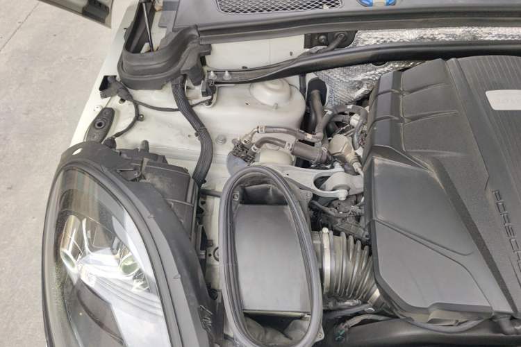 Used Porsche Macan 2020 Macan S 3.0T Engine Bay Right