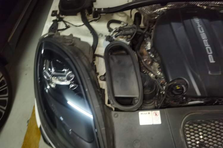 Used Porsche Macan 2020 Macan 2.0T Engine Bay Right